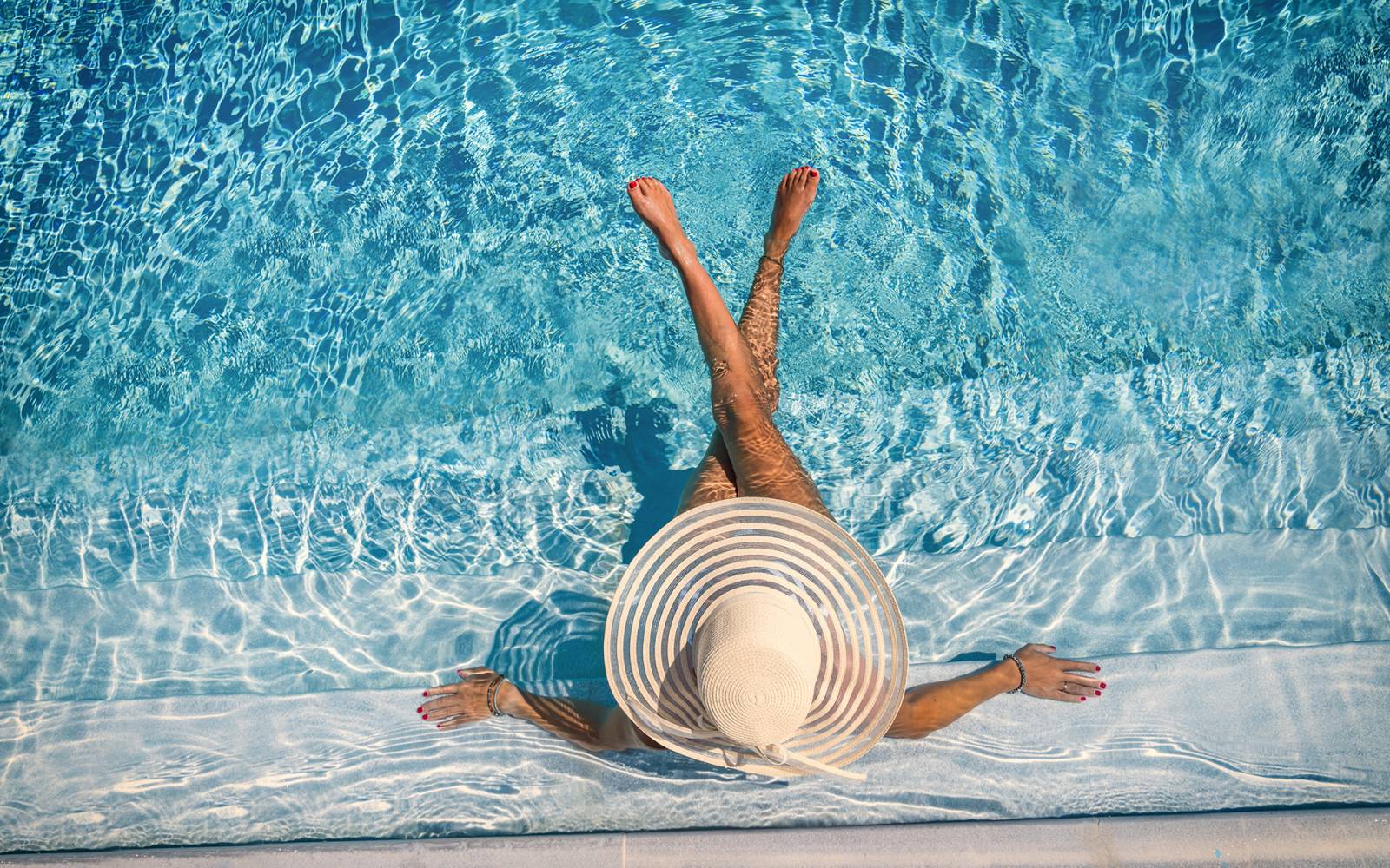 Piscines Logintec constructeur de piscine haut de gamme en béton Alpes Maritimes 06 ou ailleurs en région PACA