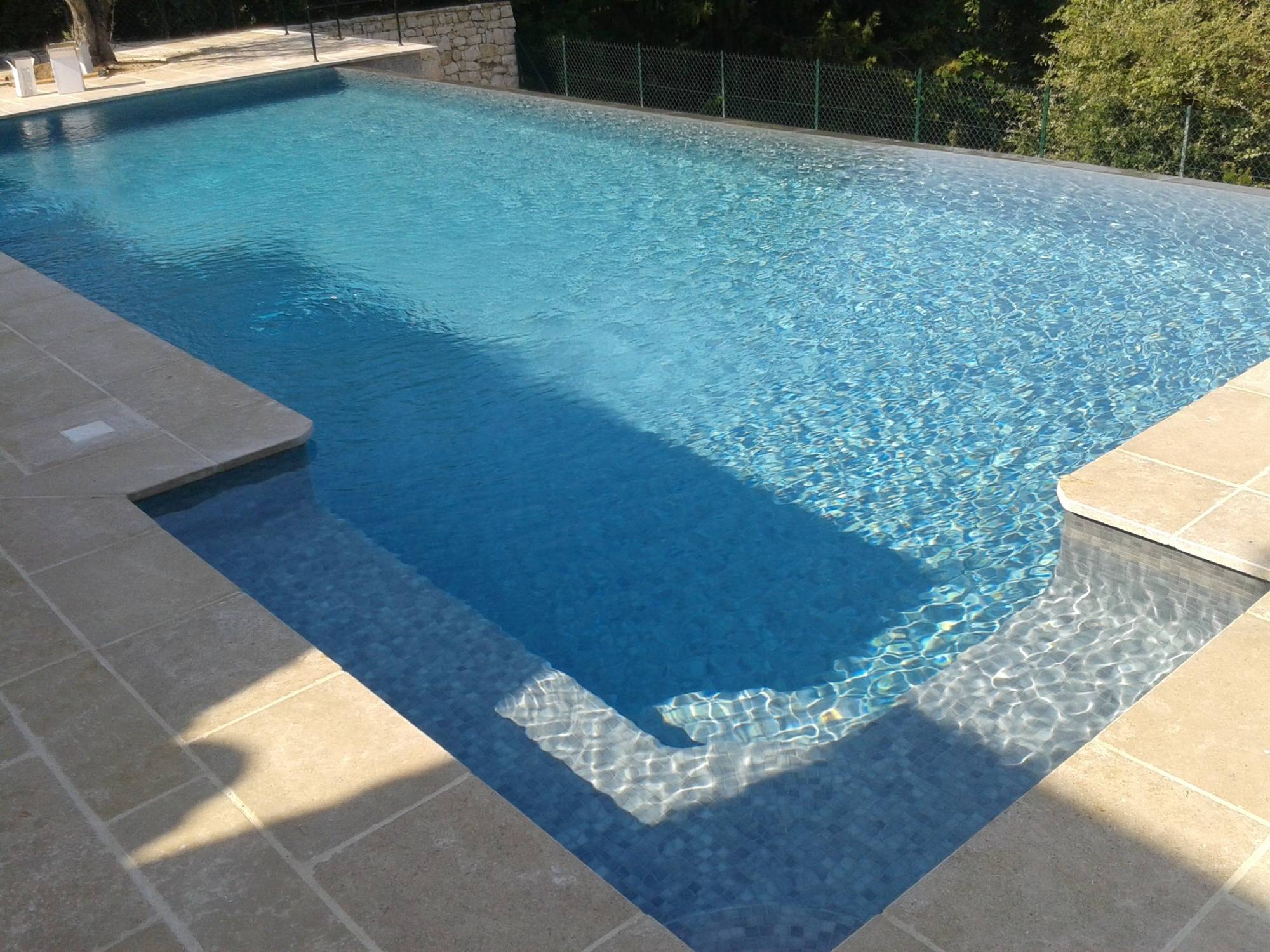 constructeur Piscines Logintec béton armé haut de gamme Villeneuve Loubet Alpes maritimes 06 PACA