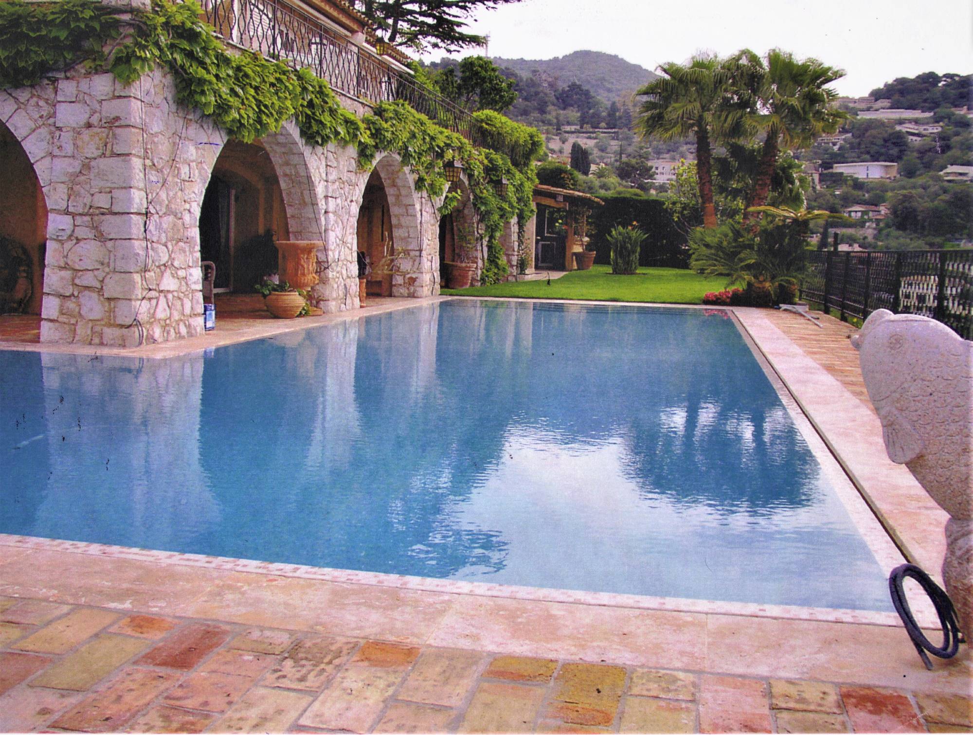 constructeur Piscines Logintec béton armé haut de gamme St Paul de Vence Alpes maritimes 06 PACA