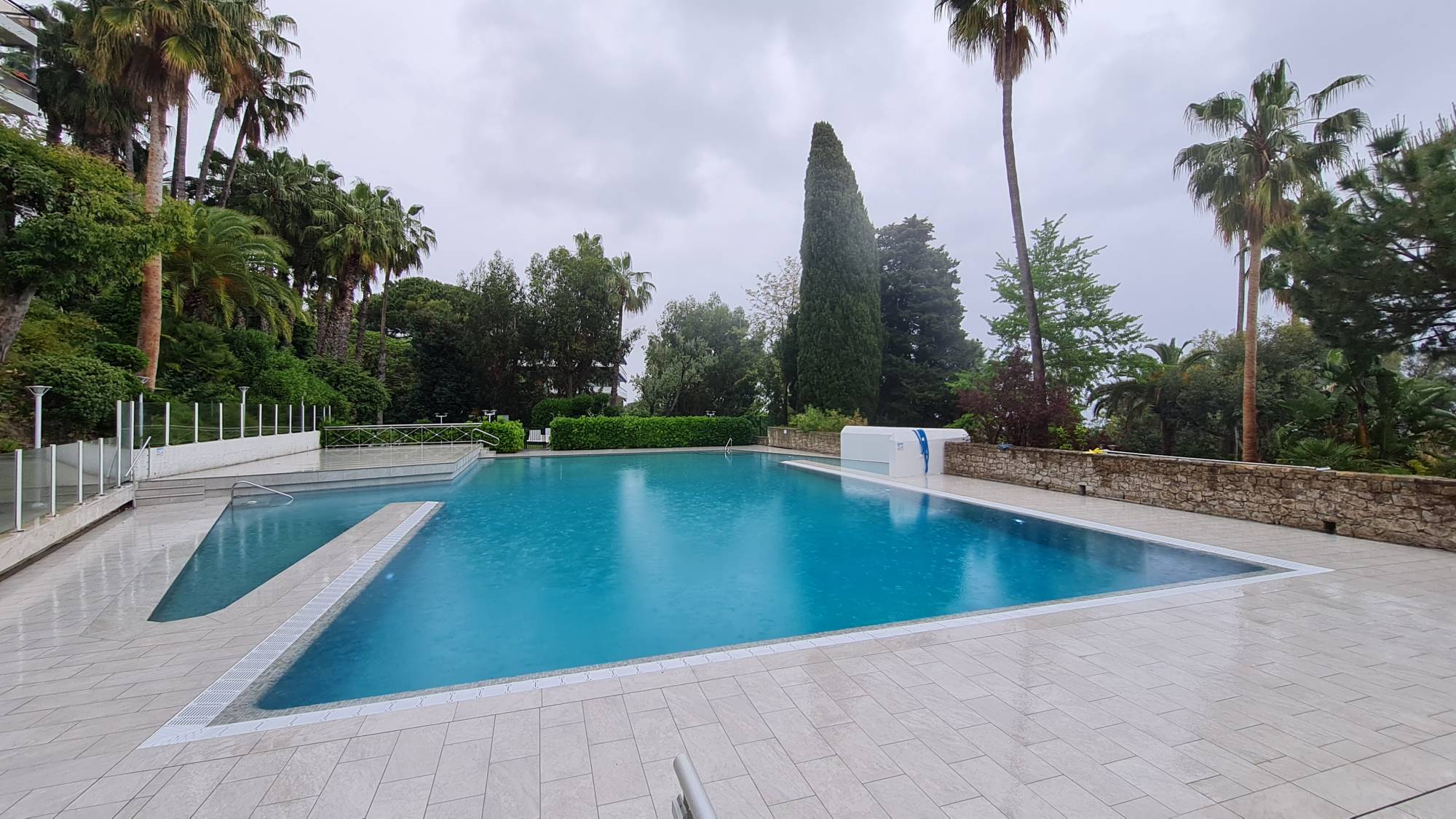 constructeur Piscines Logintec béton armé haut de gamme Cannes Alpes maritimes 06 PACA