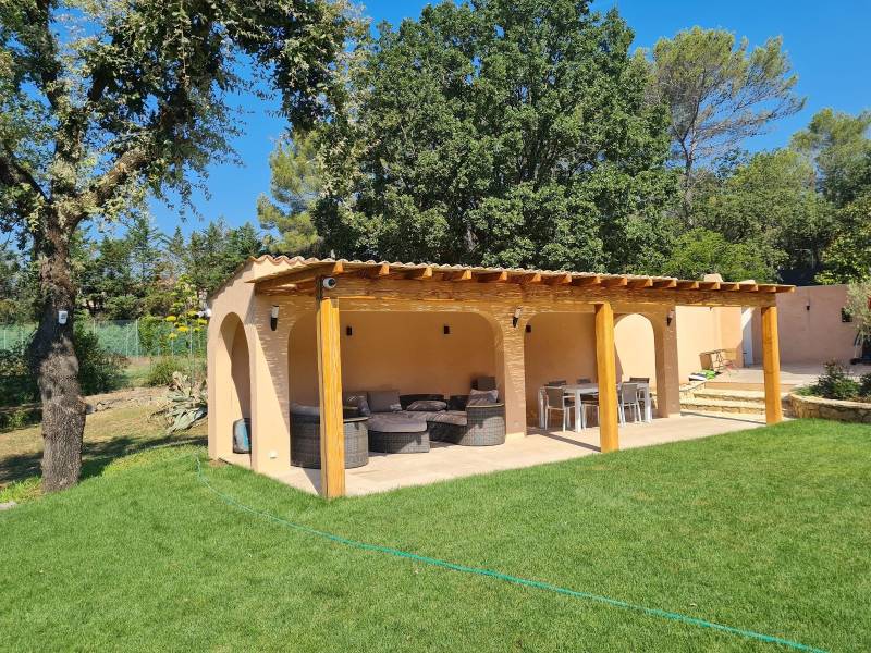 Fabrication d'un Pool house mixte en bois et béton armé de 9mx6 tout équipé sur terrain argileux à Vallauris Alpes Maritimes 06