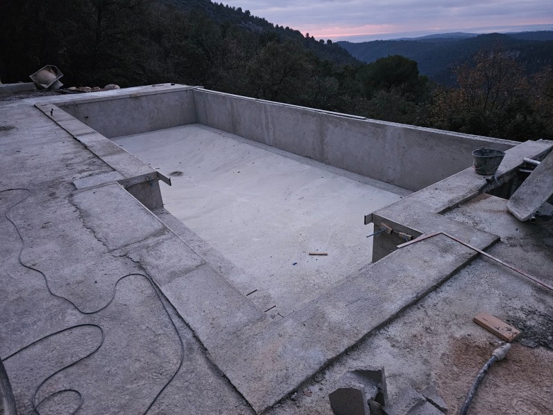 construction piscine sur fondations spéciales  à tourrettes sur loup 