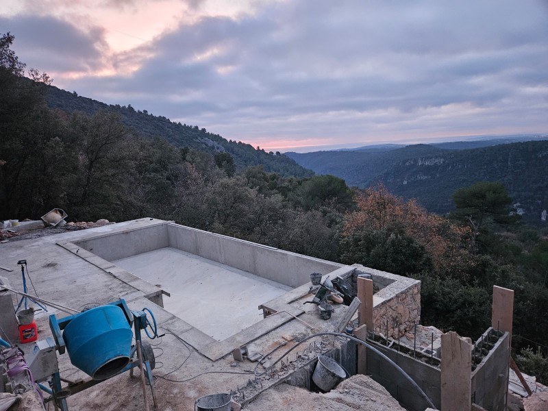 construction piscine sur fondations spéciales  à tourrettes sur loup 